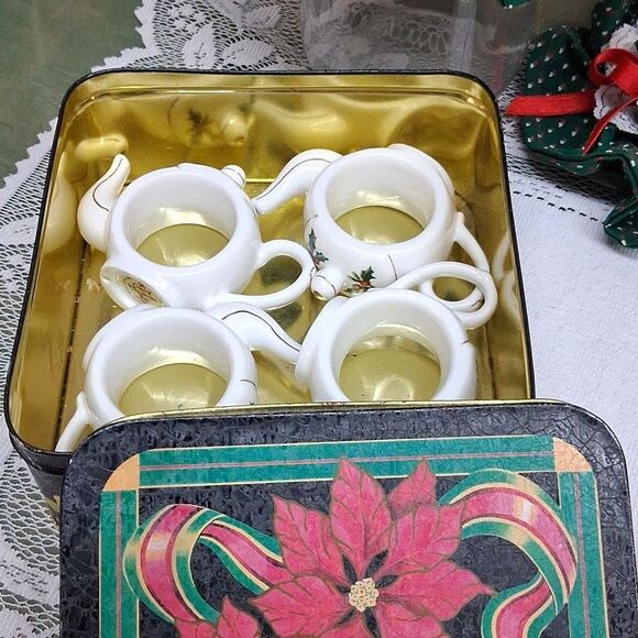 "A cup of Christmas Tea" Square Tin, Napkins, napkin holders, 3 Bottle Trims-9pc - Picture 2 of 12